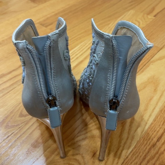 **BCBGMAXAZRIA ICE BLUE BEADED/LACE/SATIN HEELS 8 - Picture 10 of 13